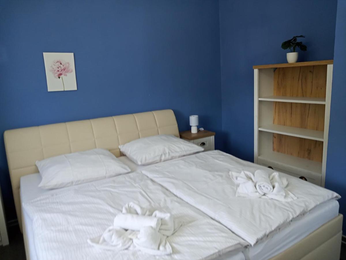 Waldhof Hotel Jirikov  Bagian luar foto