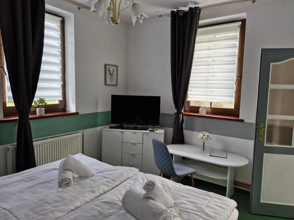 Waldhof Hotel Jirikov  Bagian luar foto