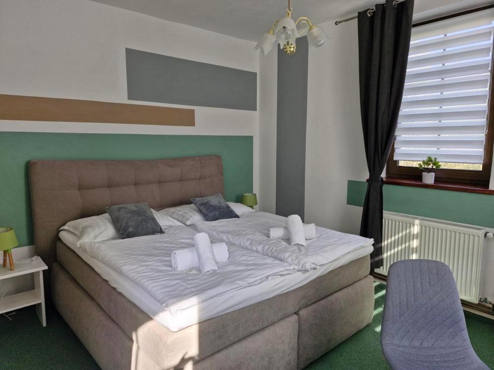 Waldhof Hotel Jirikov  Bagian luar foto