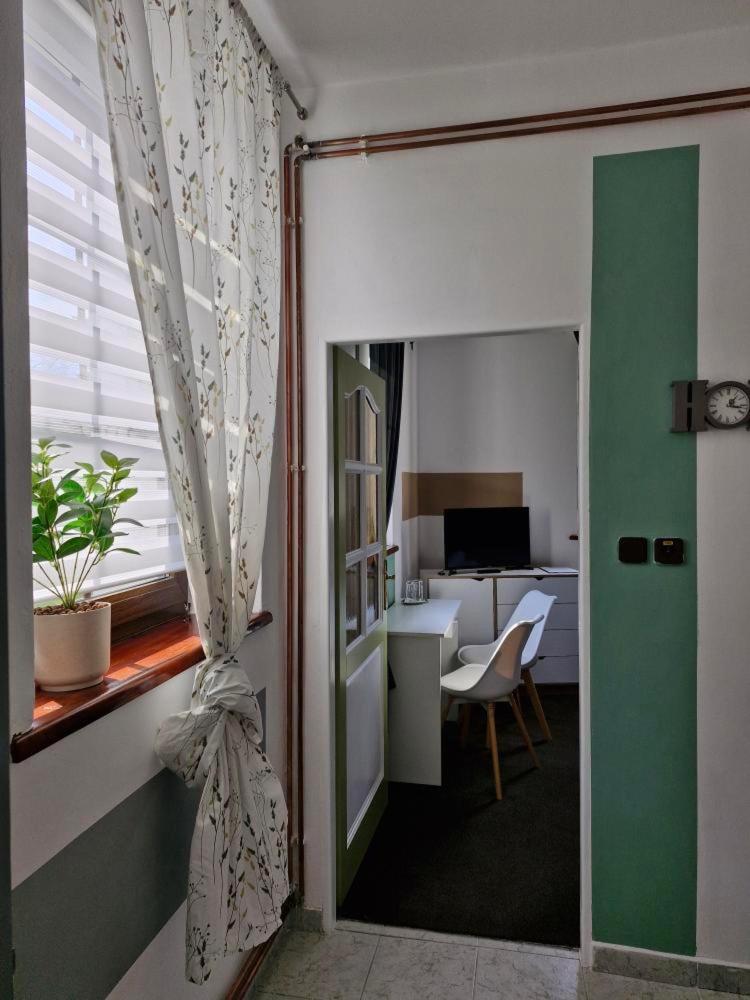 Waldhof Hotel Jirikov  Bagian luar foto